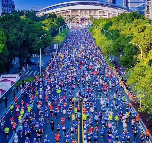 Hi-Q-gruppen løper sammen på Zhuhai Marathon